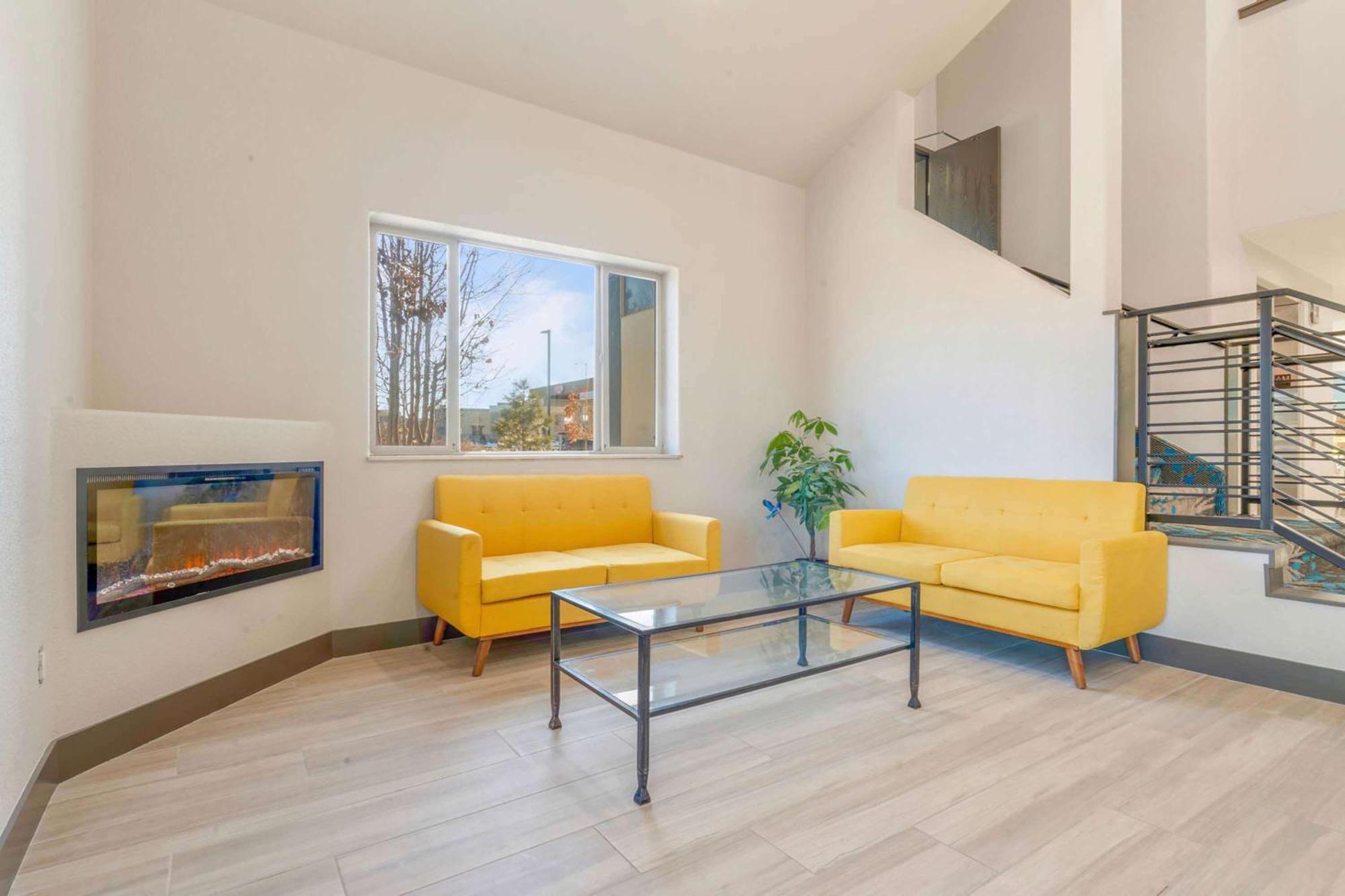 Days Inn By Wyndham Thornton Extérieur photo