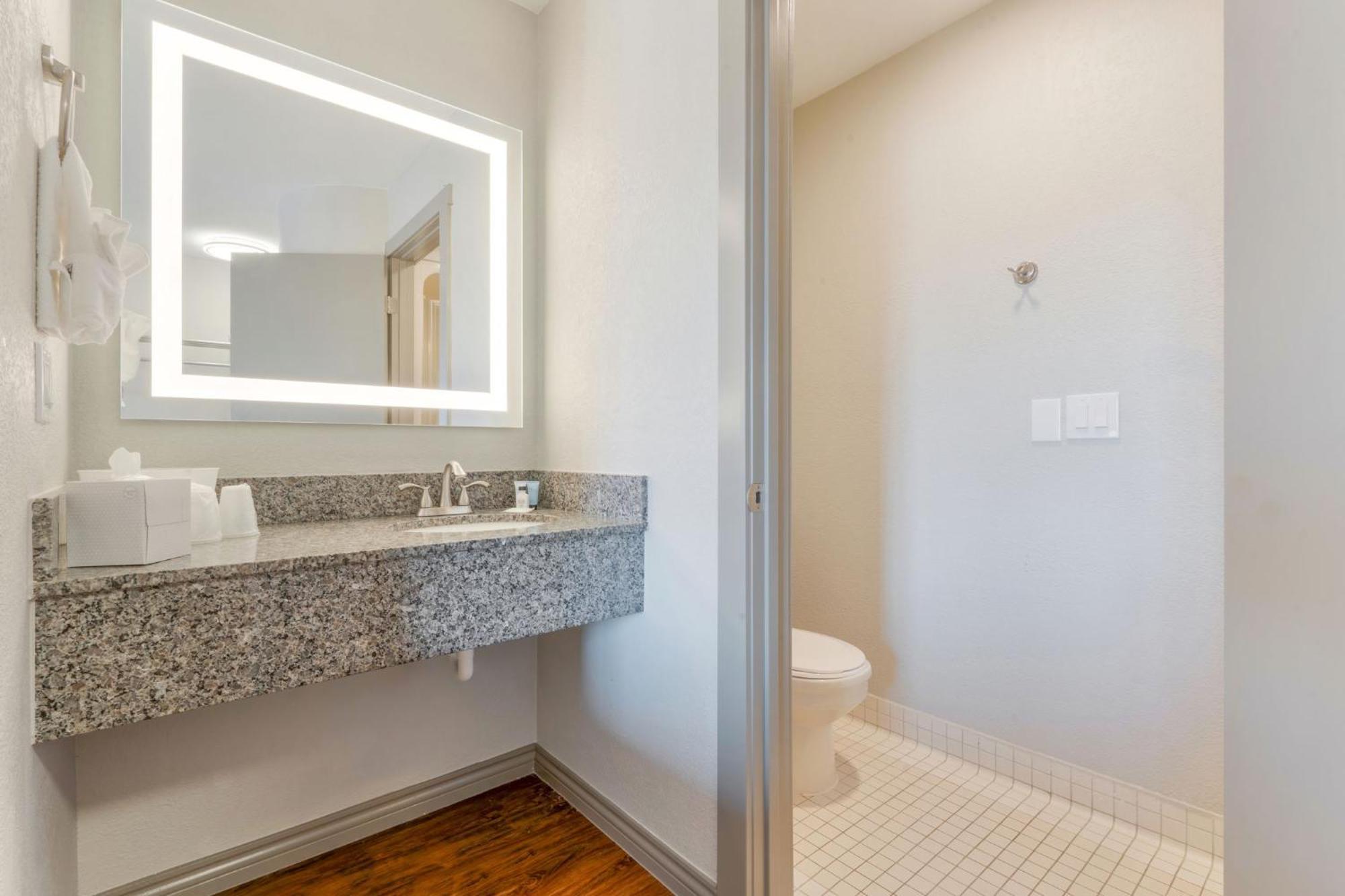Days Inn By Wyndham Thornton Extérieur photo