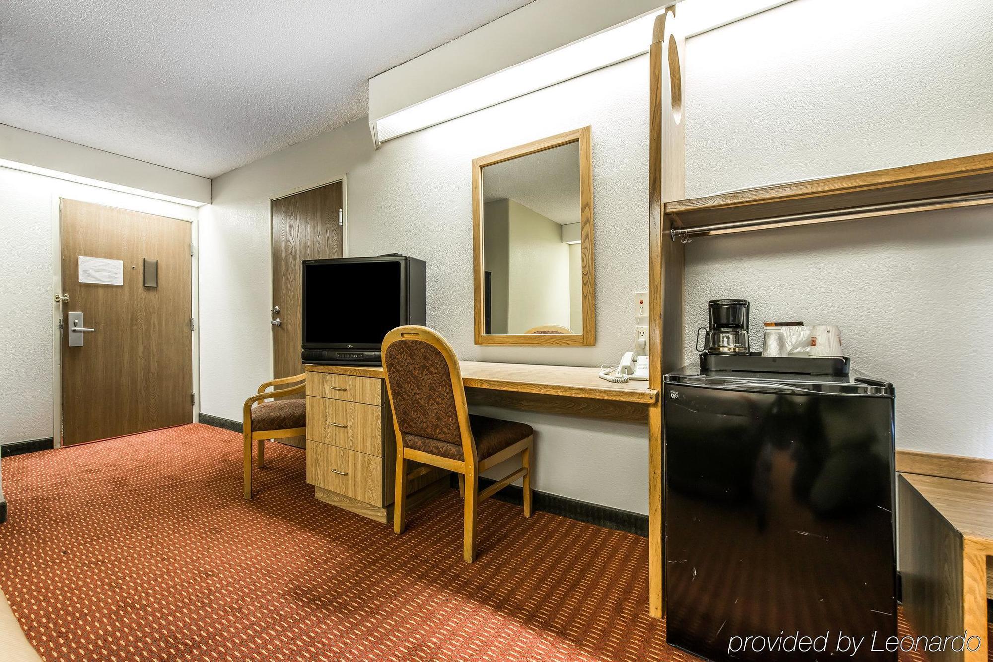 Days Inn By Wyndham Thornton Extérieur photo
