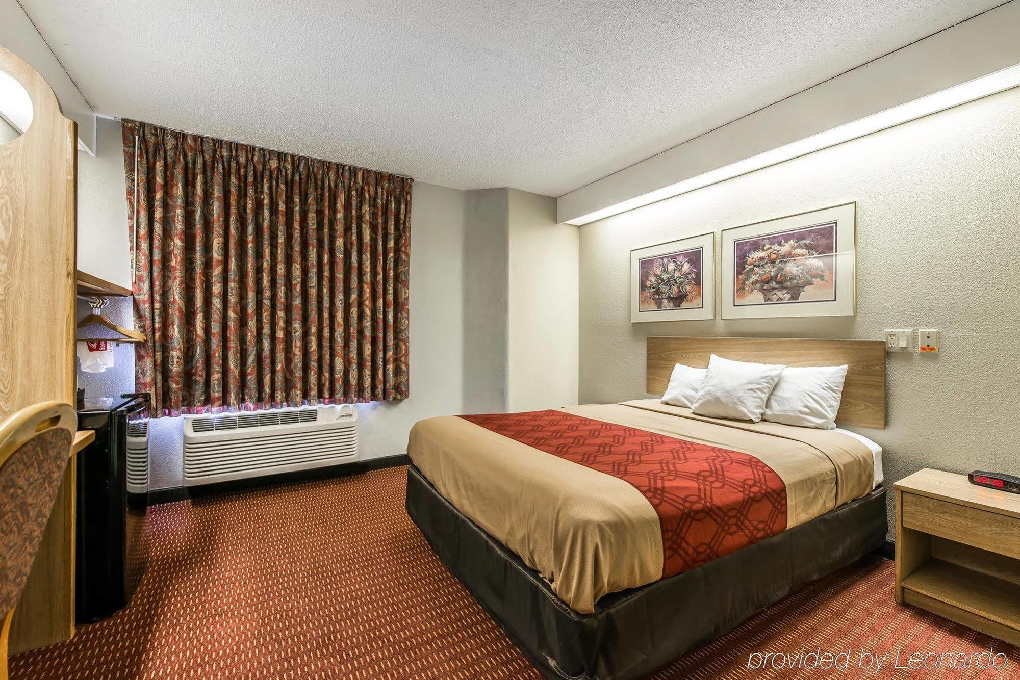 Days Inn By Wyndham Thornton Extérieur photo