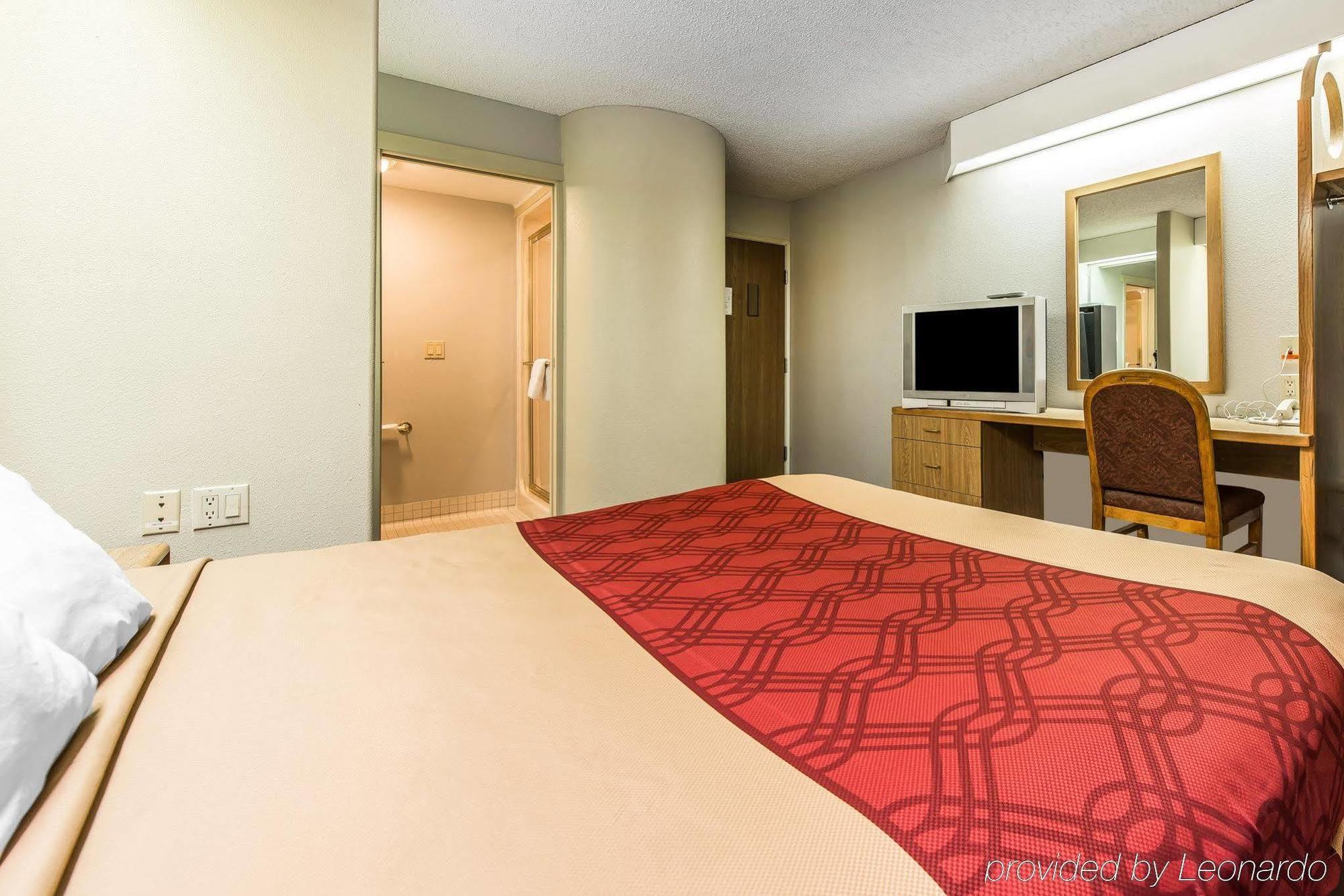 Days Inn By Wyndham Thornton Extérieur photo