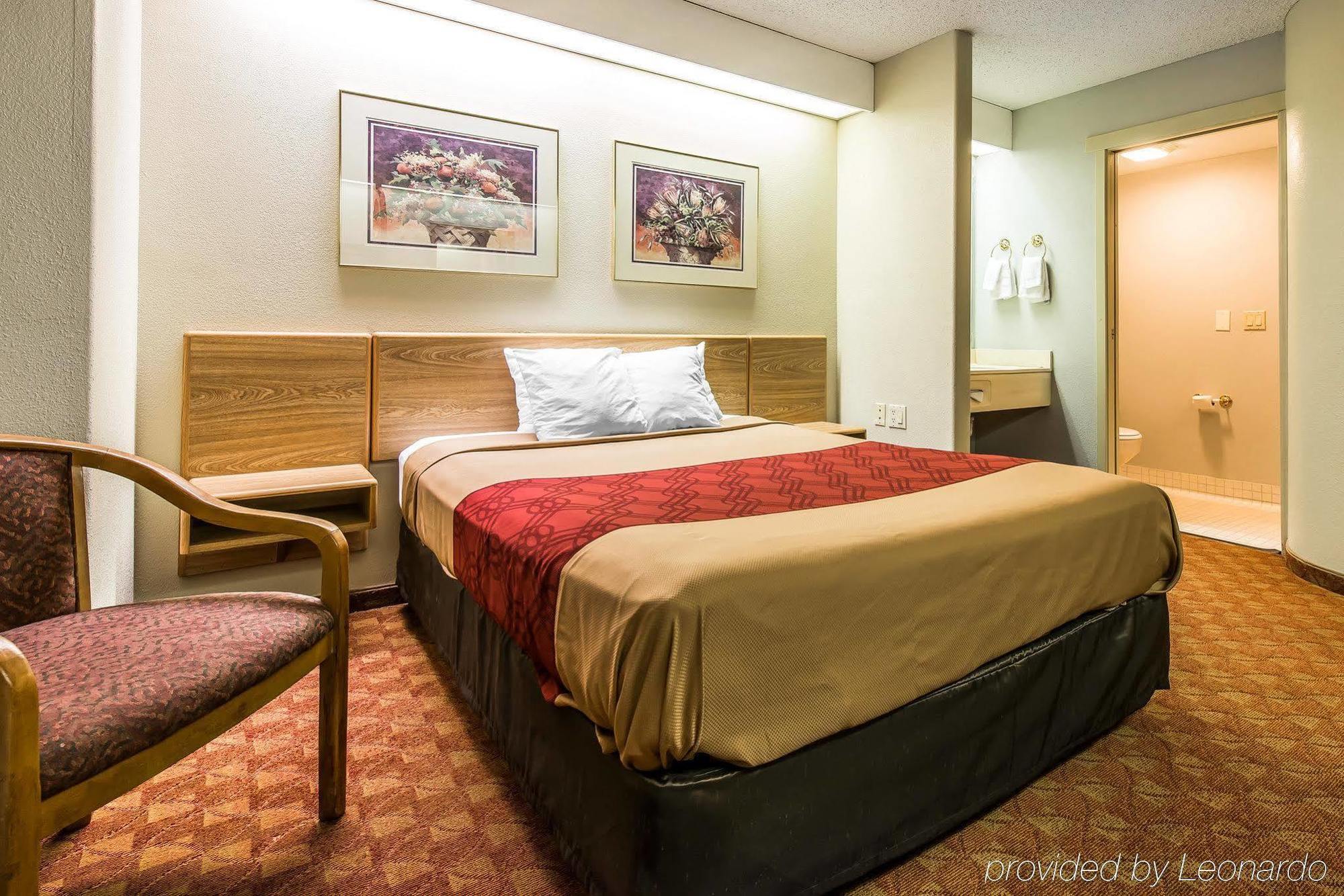 Days Inn By Wyndham Thornton Extérieur photo