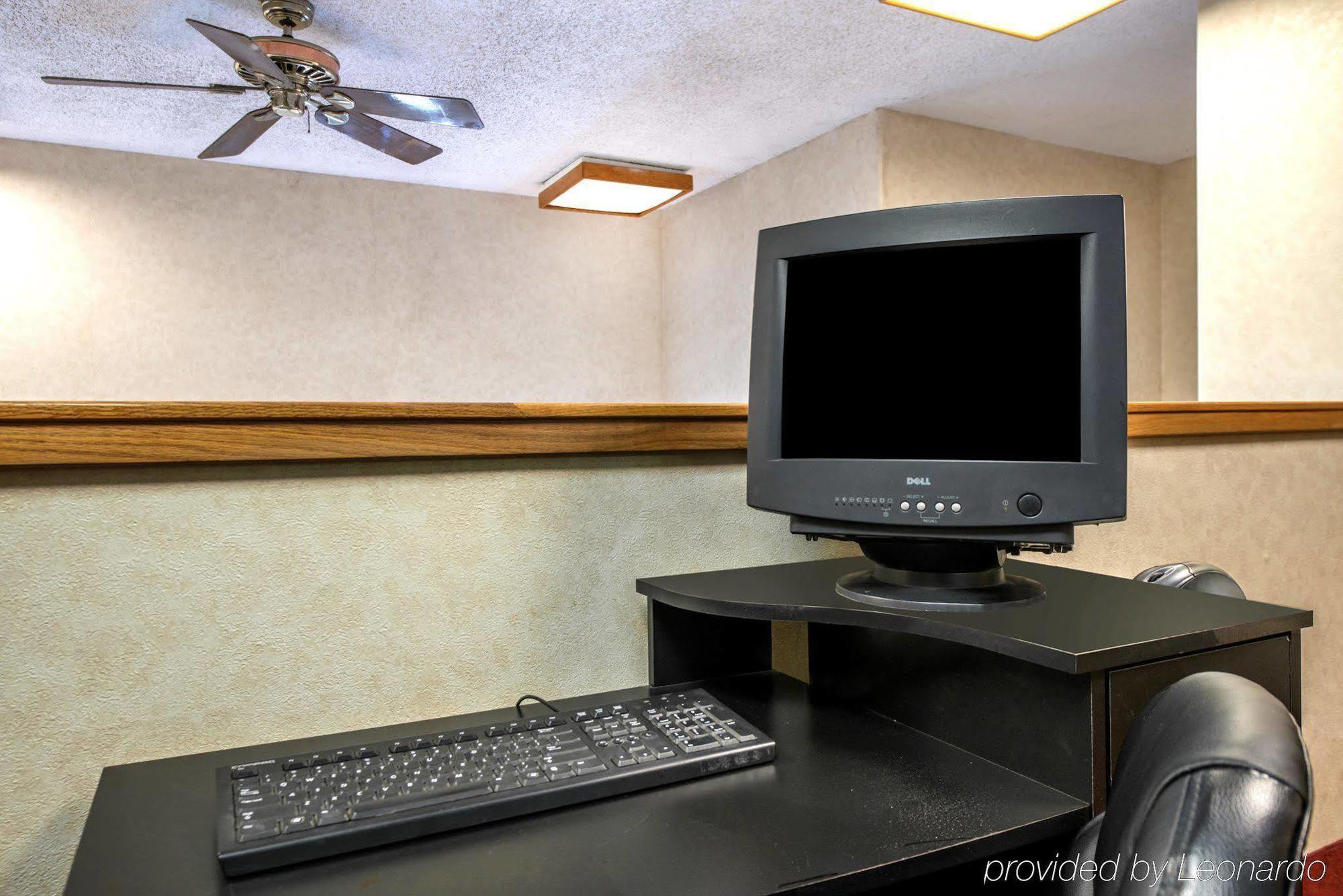 Days Inn By Wyndham Thornton Extérieur photo