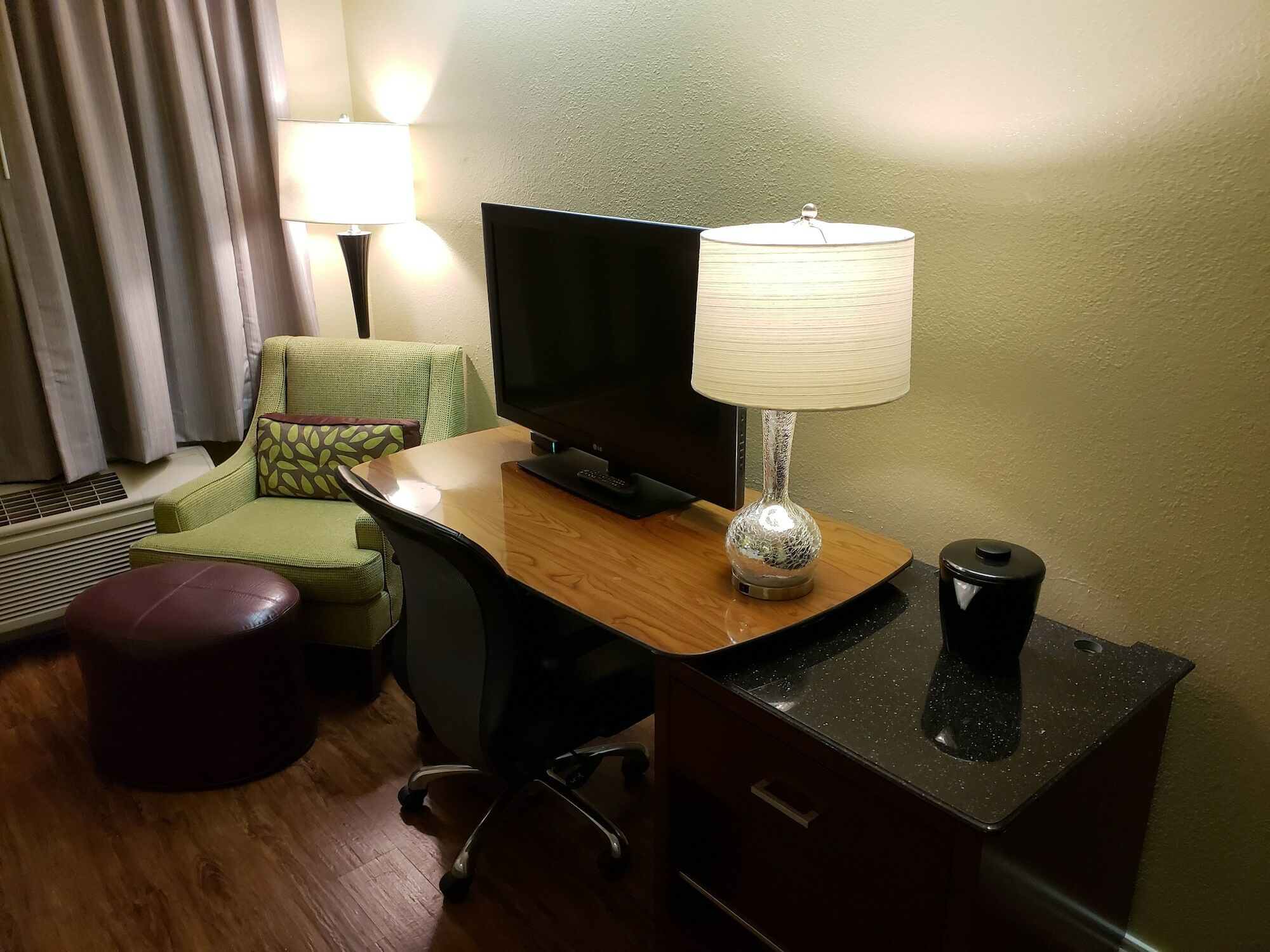 Days Inn By Wyndham Thornton Extérieur photo